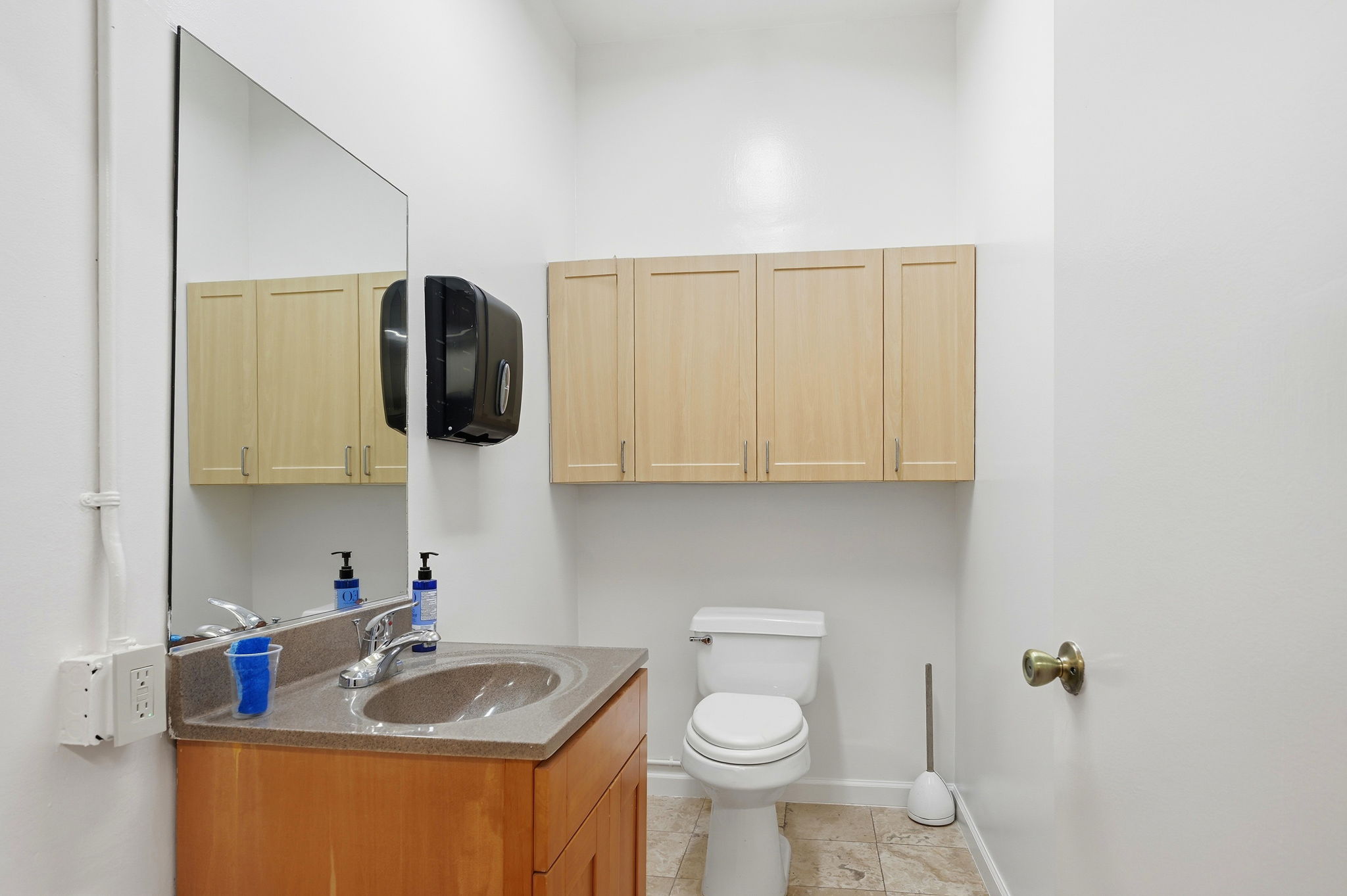 047_f8_2141 Mission St