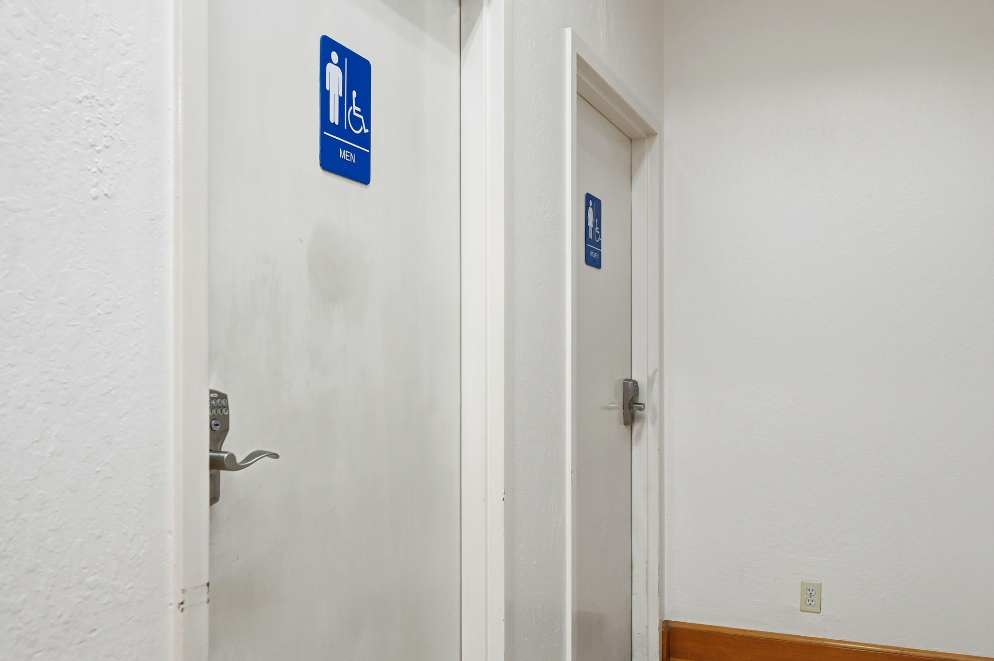 049_f8_2141 Mission St