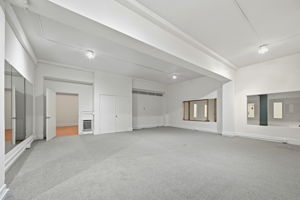 020_f8_2141 Mission St