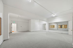 022_f8_2141 Mission St