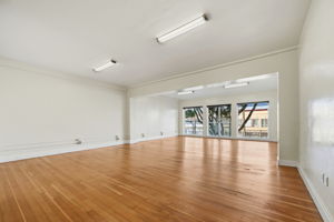 023_f8_2141 Mission St