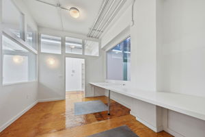 031_f8_2141 Mission St