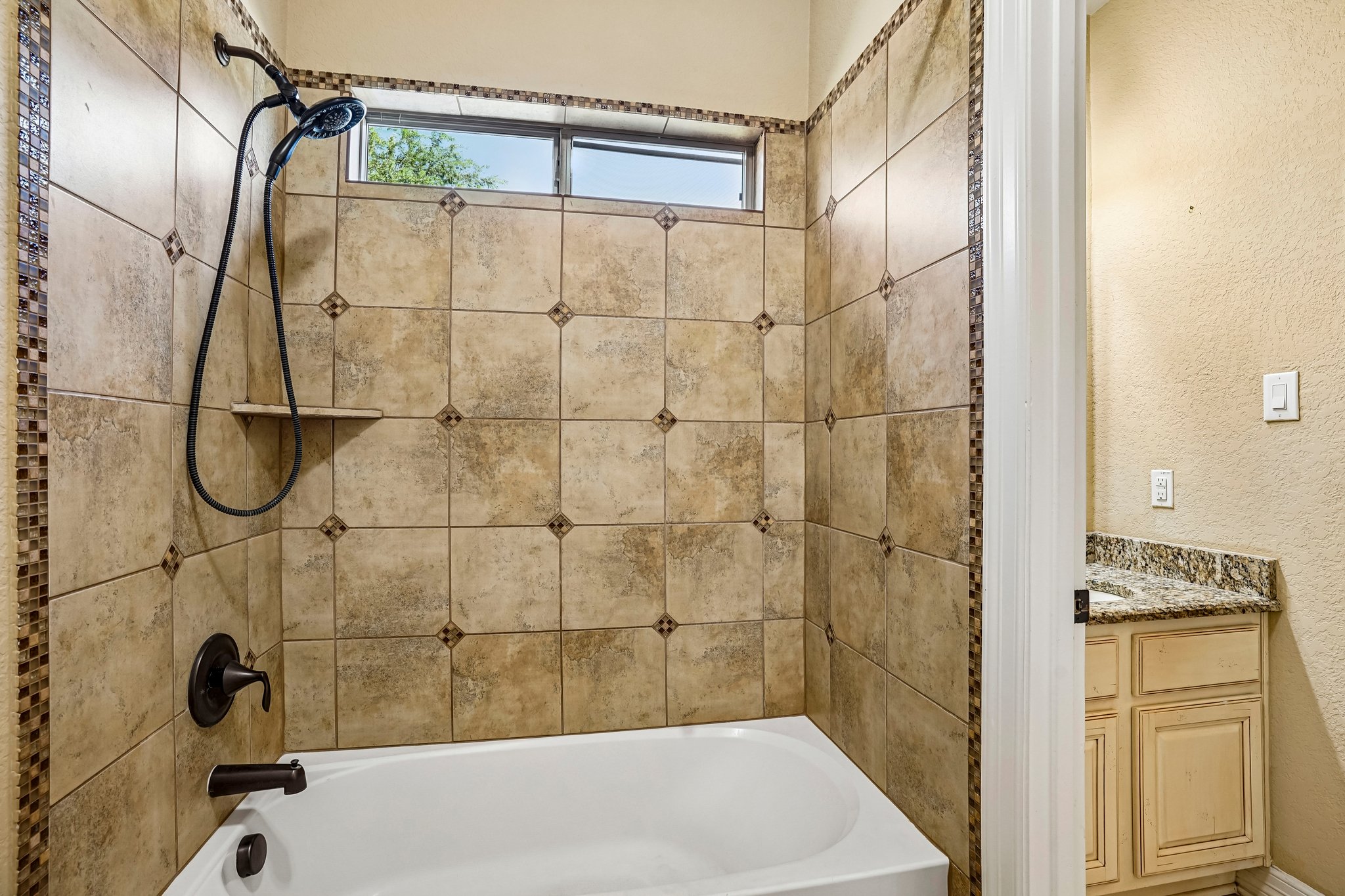 Liguria Dr-S2107-029.jpg