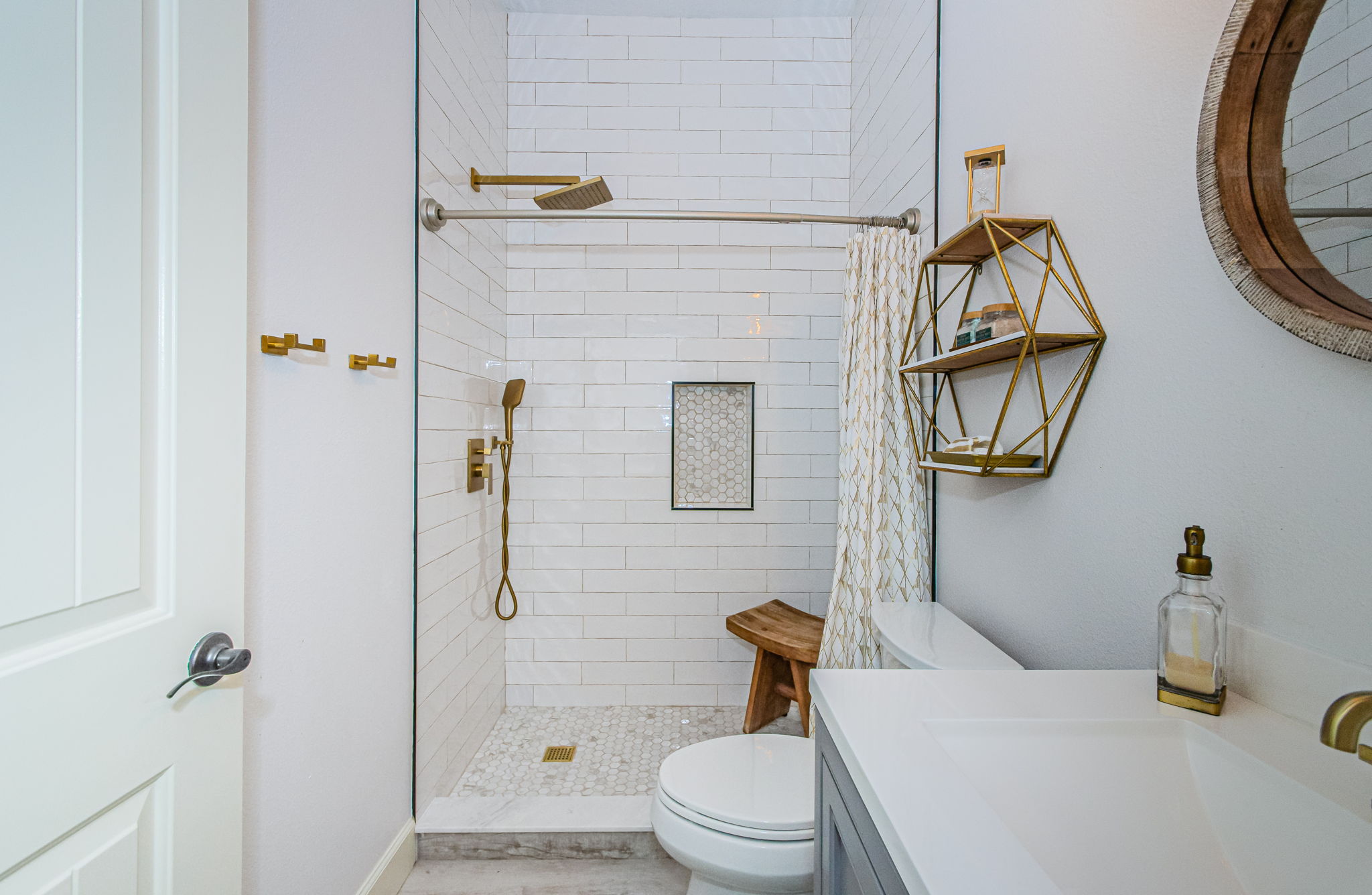 Bathroom 1B-2