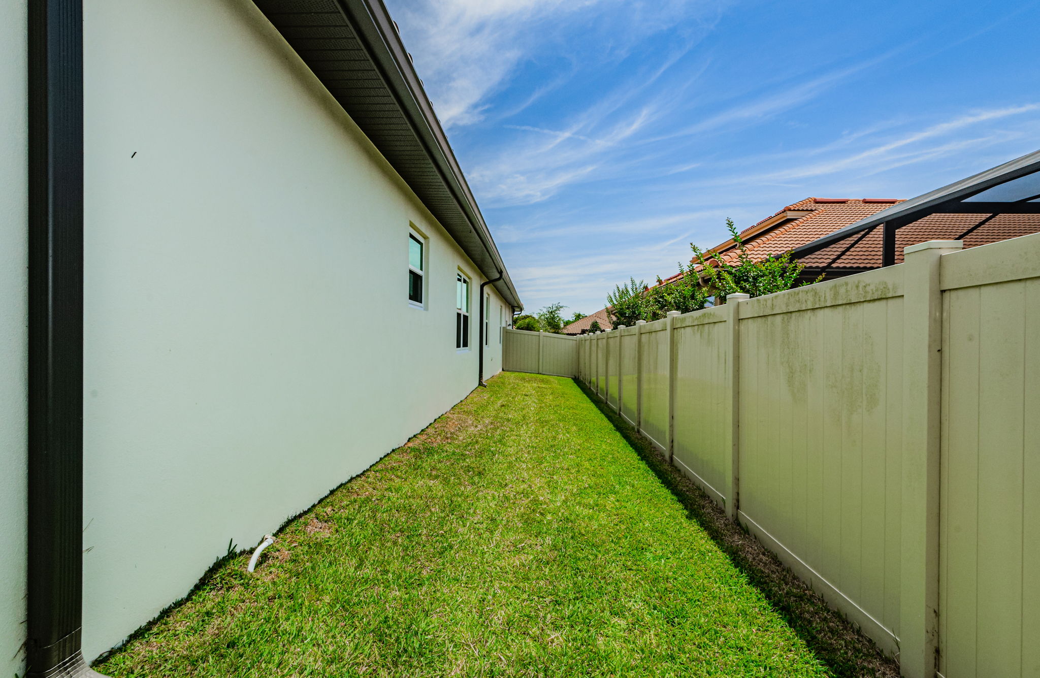 Side Exterior 1B