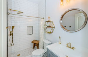 Bathroom 1A-2