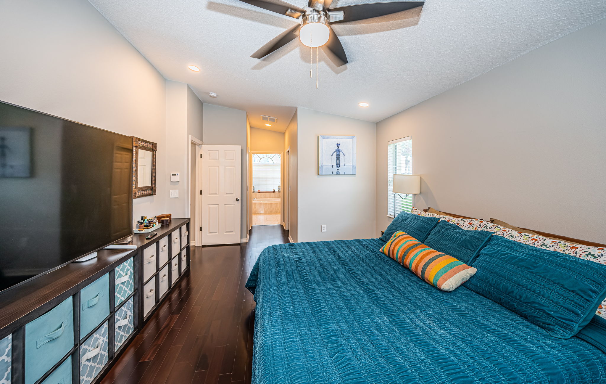 Master Bedroom1b