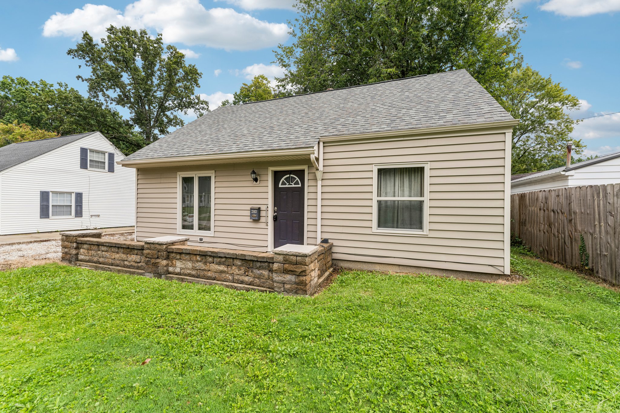 Hillside St-S1809-003.jpg