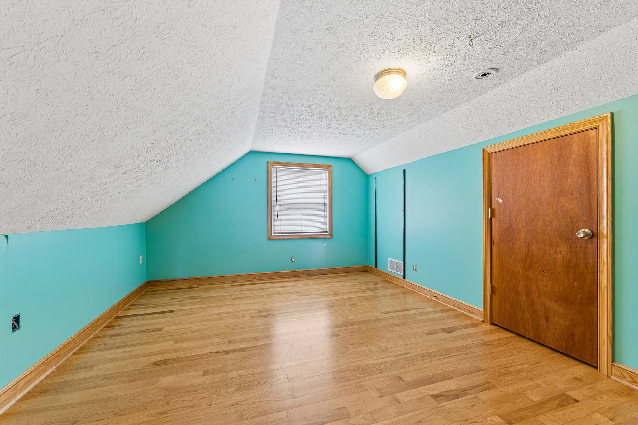 Hillside St-S1809-016.jpg