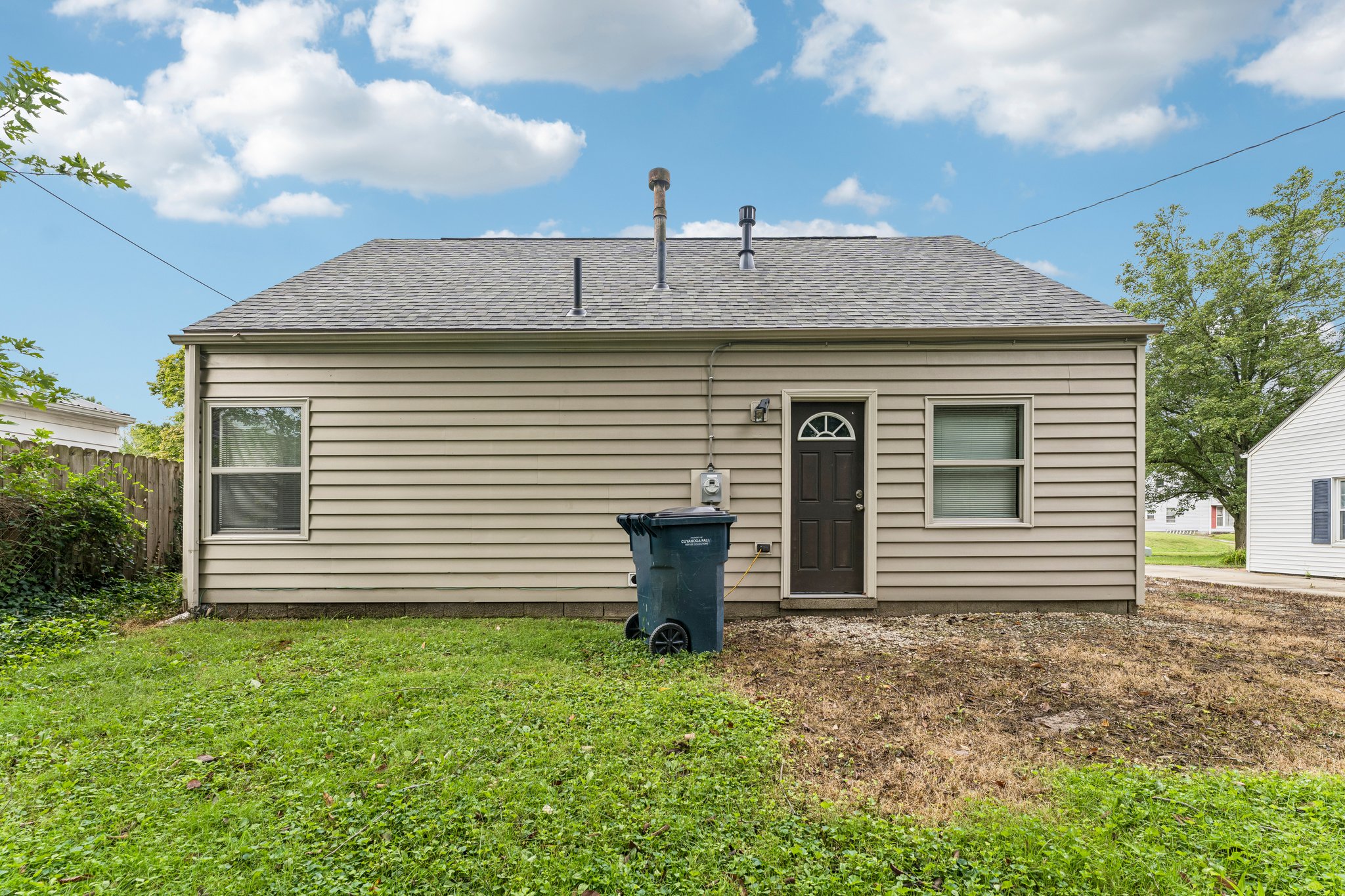 Hillside St-S1809-028.jpg