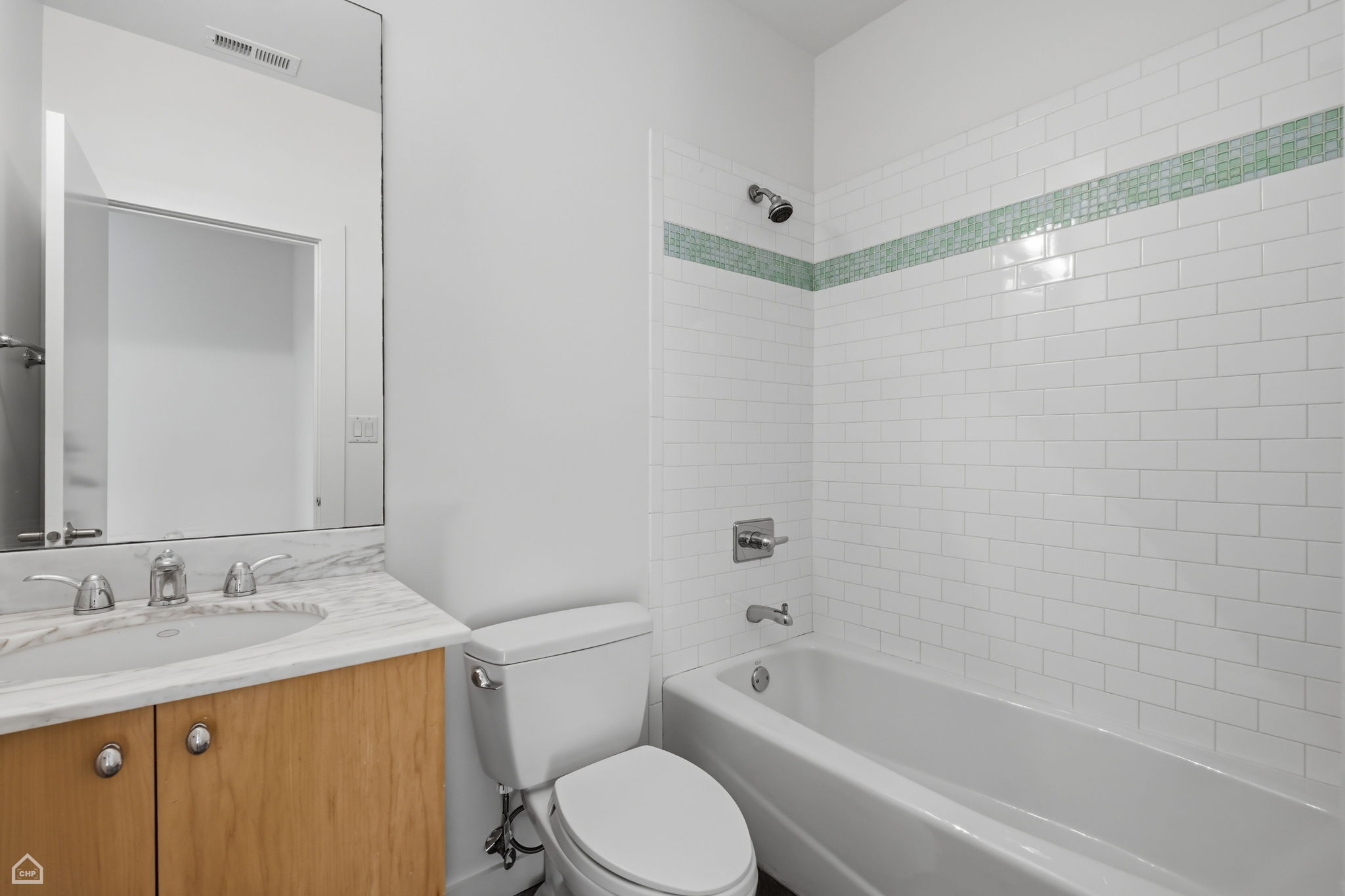 2144 W Schiller St E - Brady Miller_003