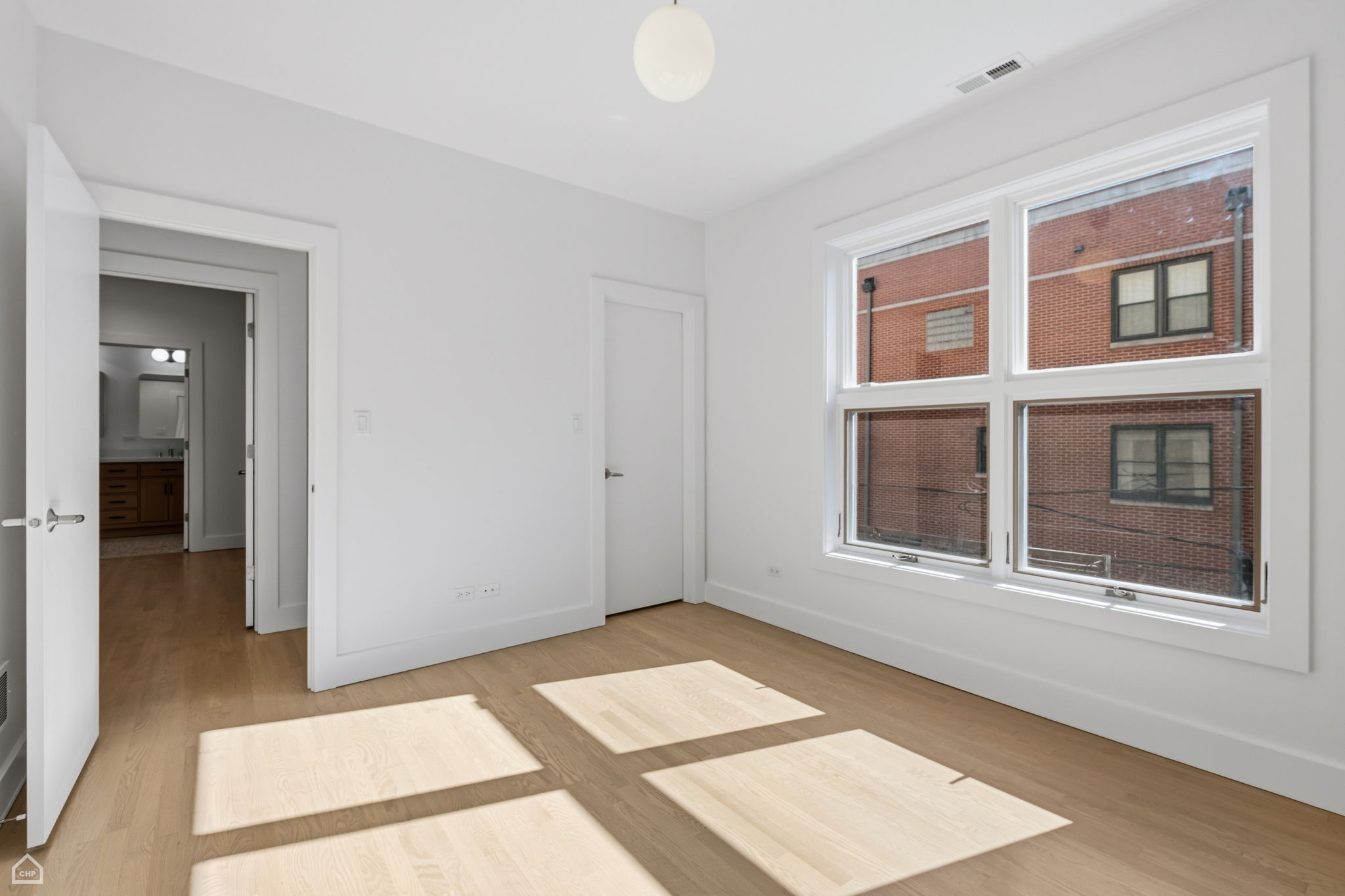 2144 W Schiller St E - Brady Miller_004