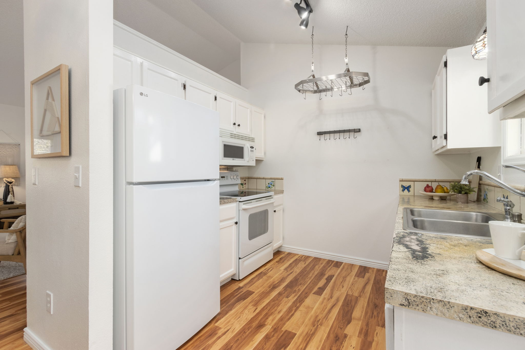 Kitchen - all appliances included
