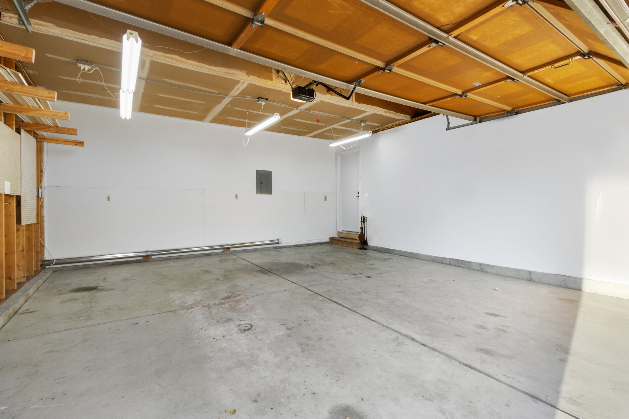 2-Car Garage