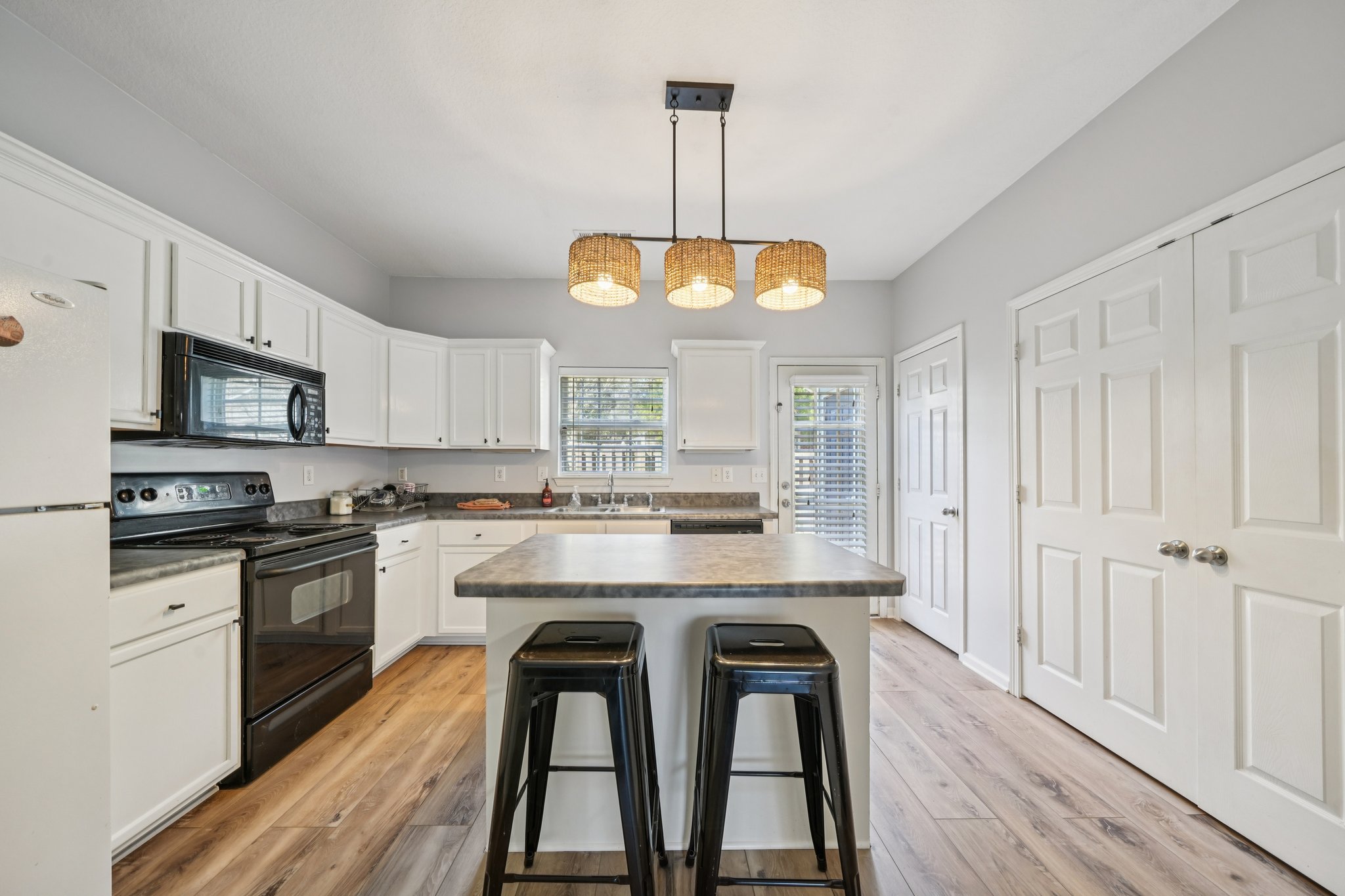 Del Lago Cir-S2503-009.jpg