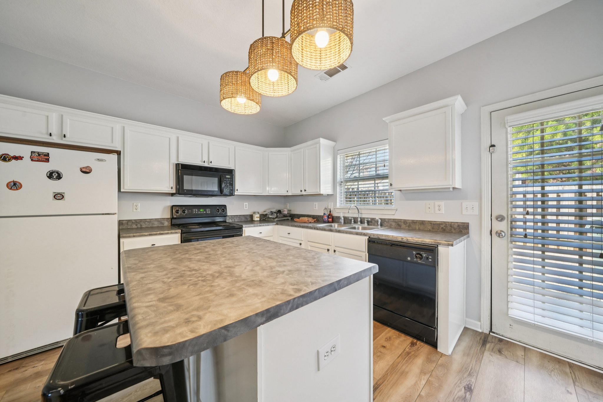 Del Lago Cir-S2503-010.jpg