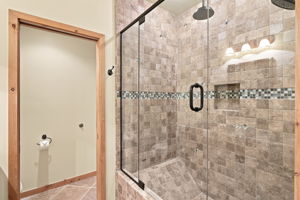Bathroom 4-2