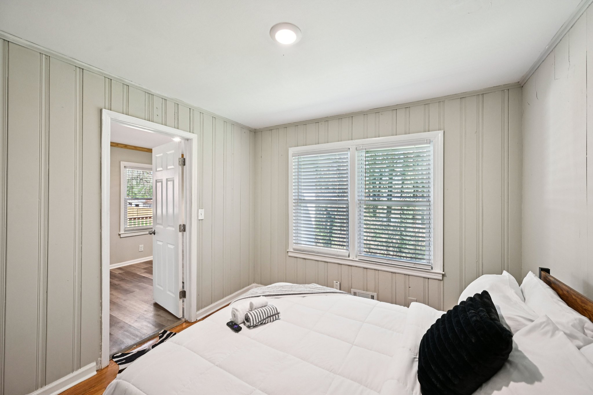 Meador Ave SE-L1403-030.jpg