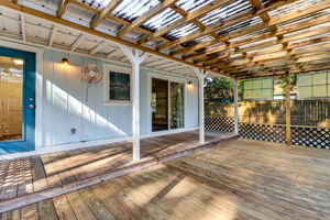 Screened-in Porch