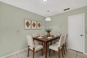 Dinette-Virtually Staged