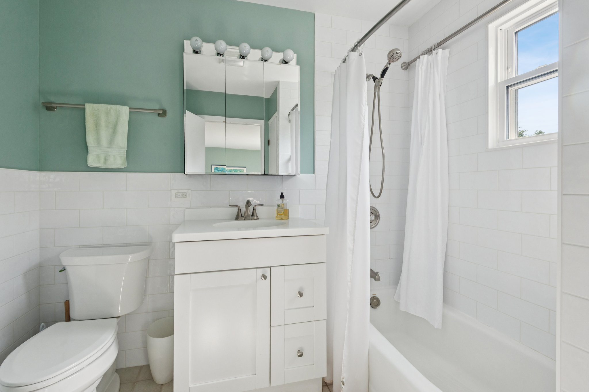 2149 Hartrey Ave_004.jpg