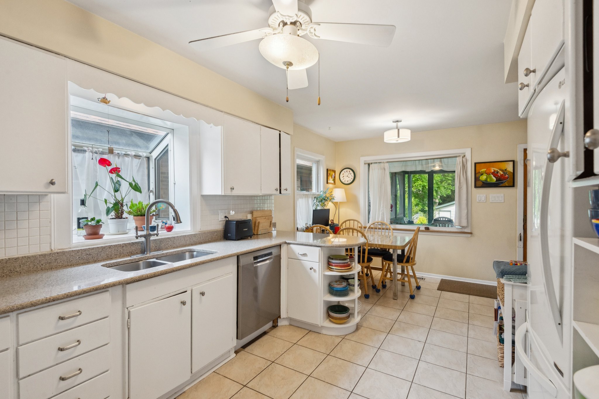 2149 Hartrey Ave_013.jpg