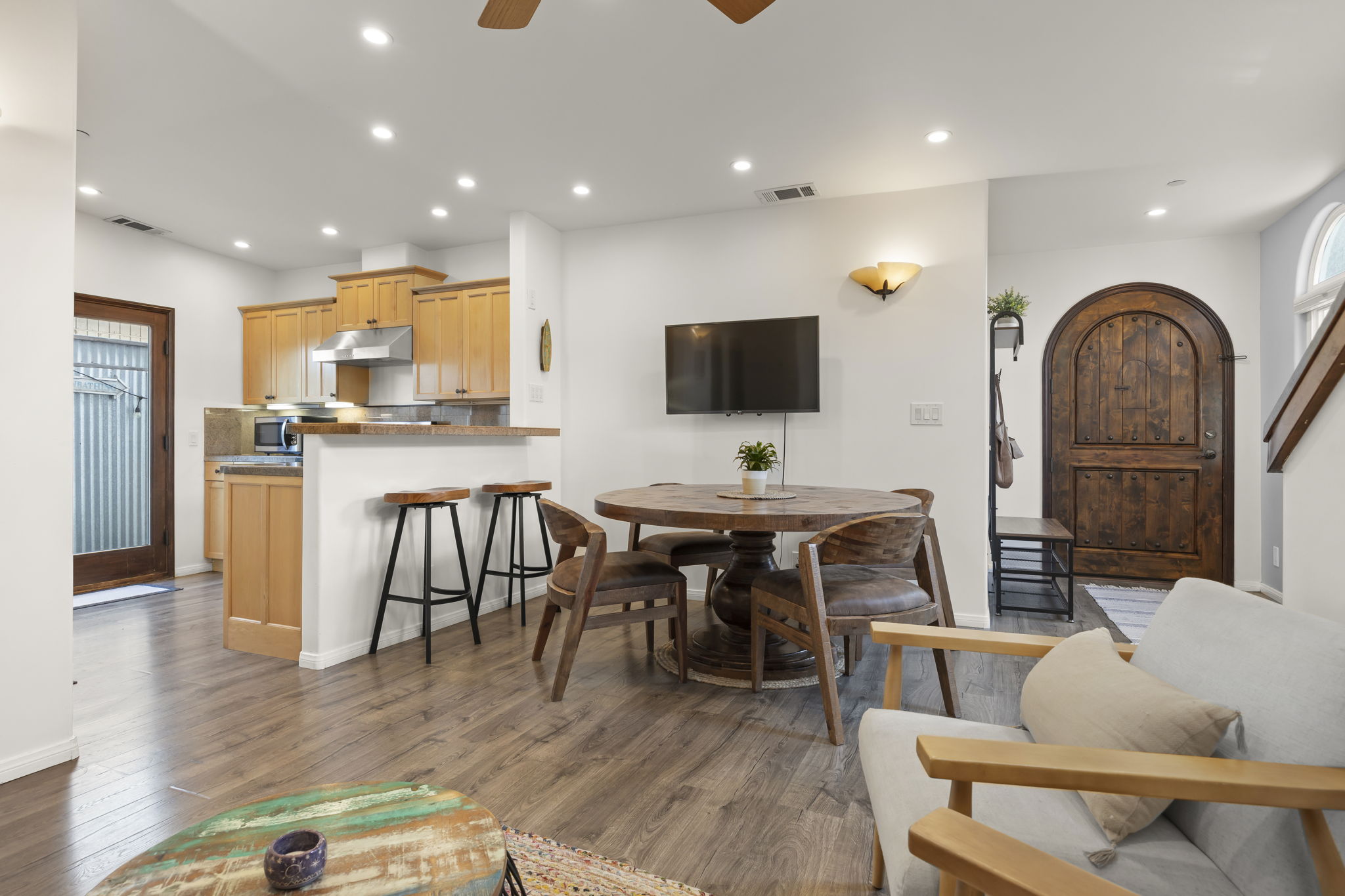 Living/Dining Area | 2149 Monmouth Dr. Ventura