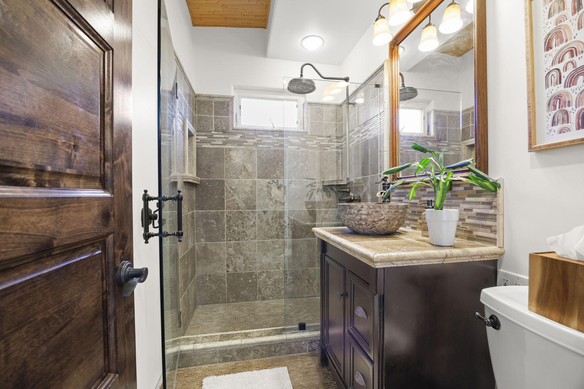 Downstairs Bathroom | 2149 Monmouth Dr. Ventura