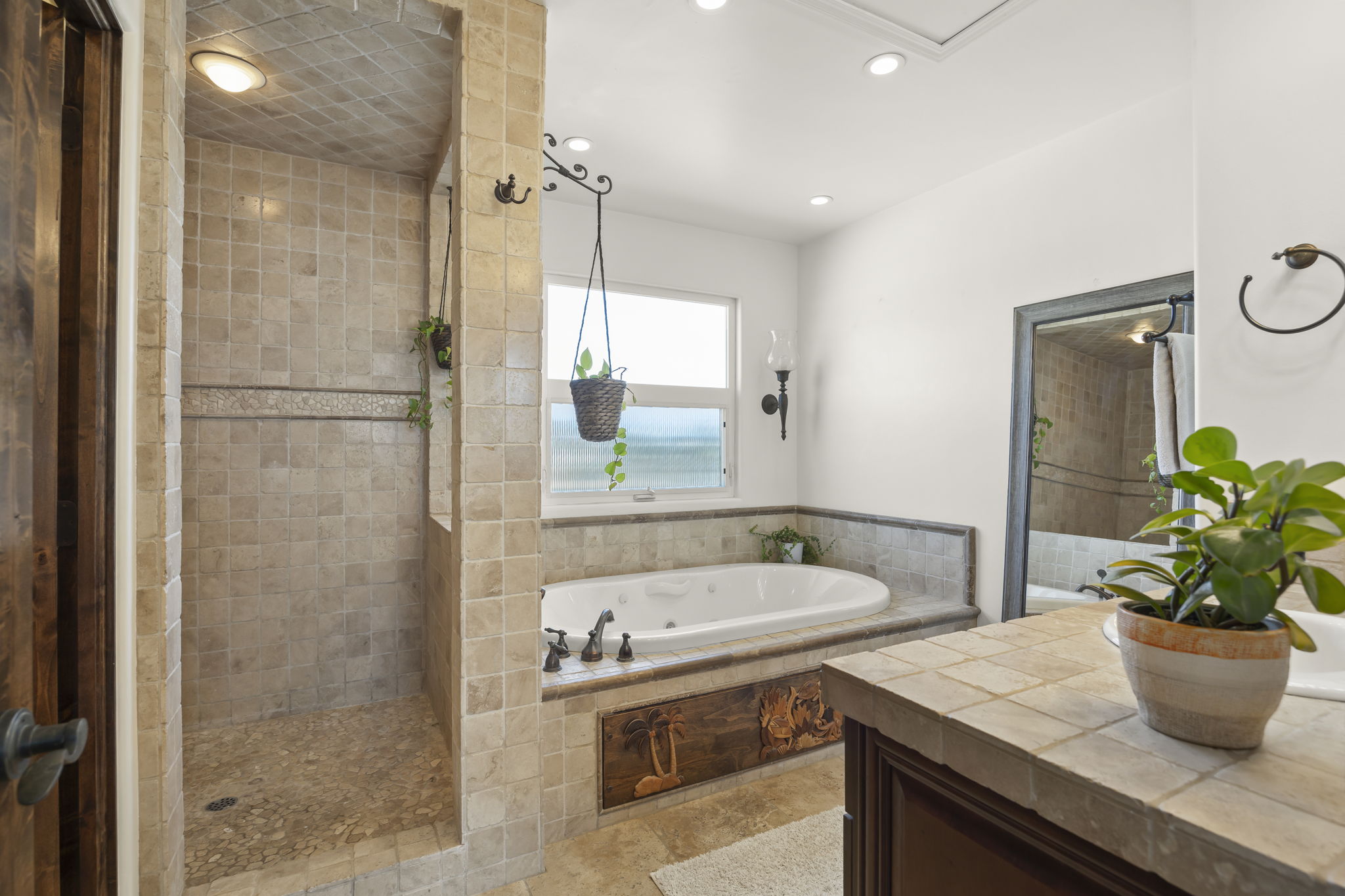 Primary En Suite | 2149 Monmouth Dr.