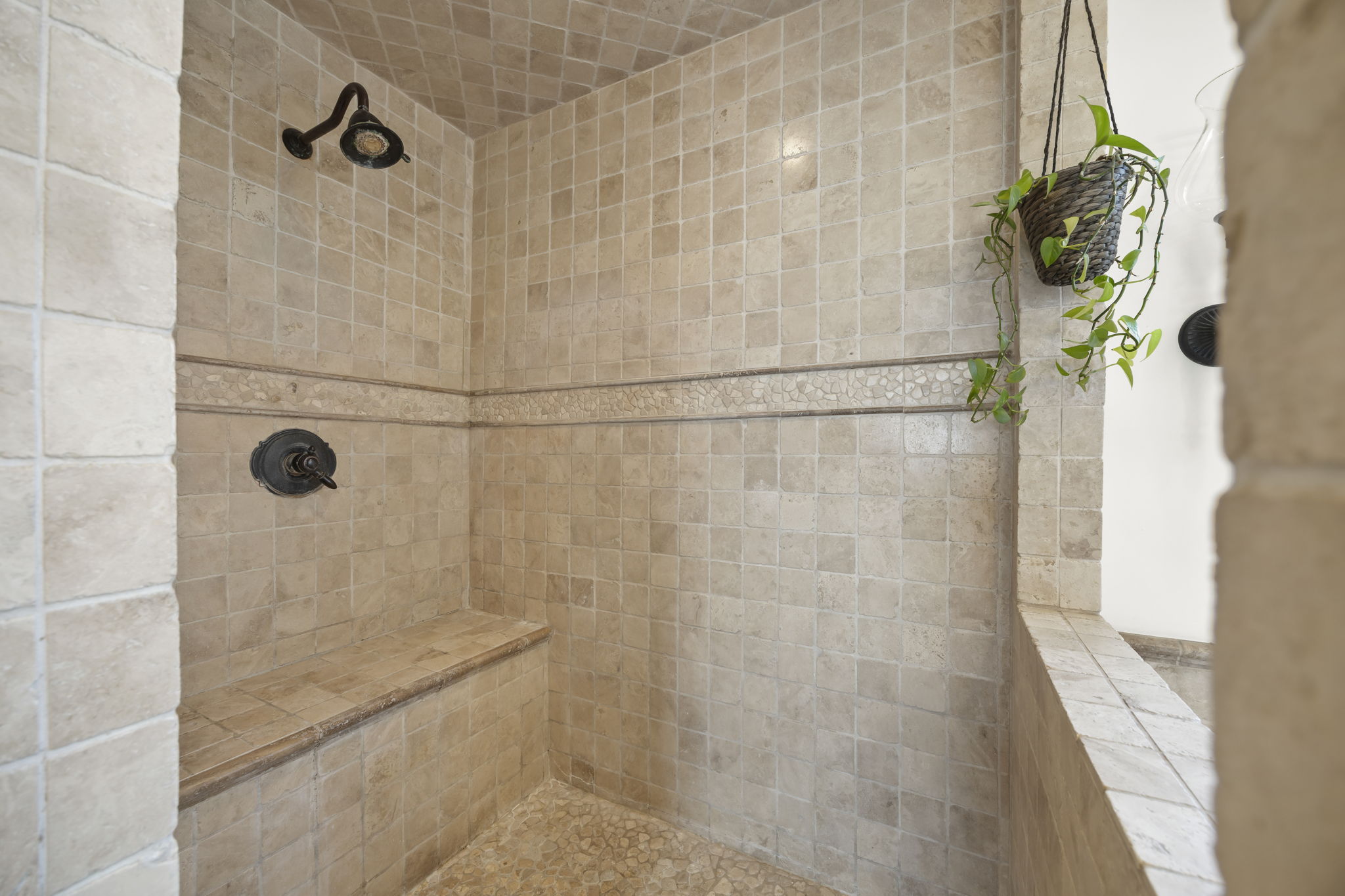 Primary En Suite | 2149 Monmouth Dr.