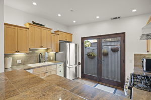 Kitchen | 2149 Monmouth Dr. Ventura