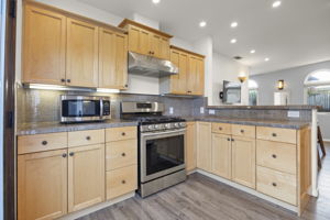 Kitchen | 2149 Monmouth Dr. Ventura