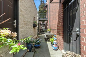 2149 W Huron St_006