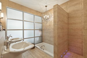 2149 W Huron St_031