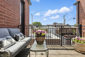 2149 W Huron St_038