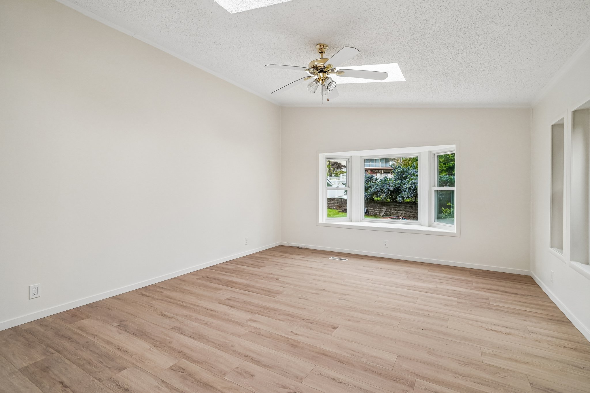 105th Ave-S0906-016.jpg