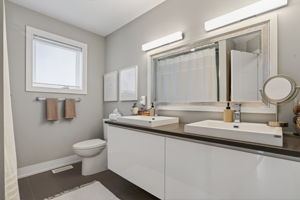  Photo 33