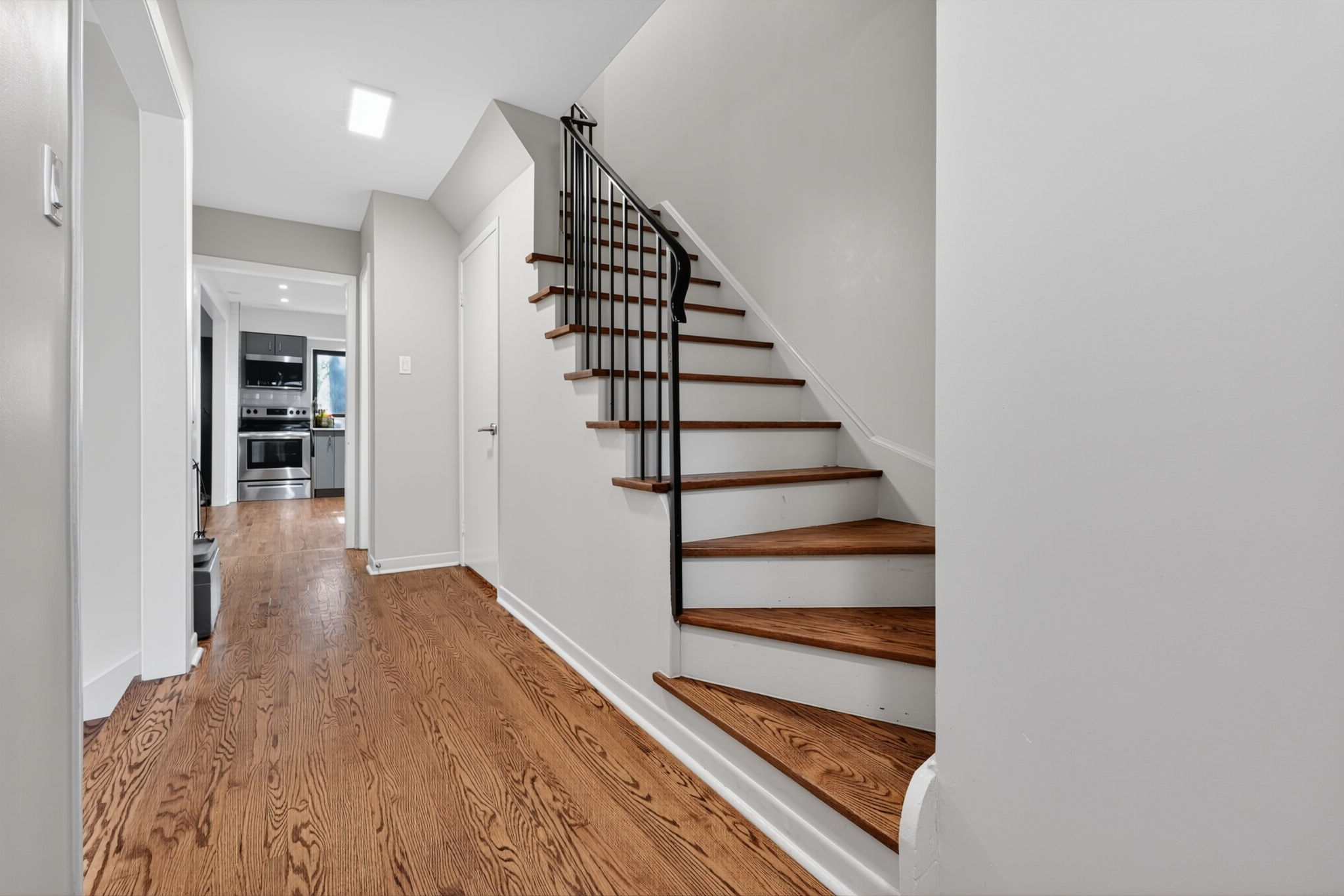 215 Davisville Ave Toronto, ON M4S 1G8