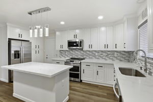 012_F8_215 Eastman St
