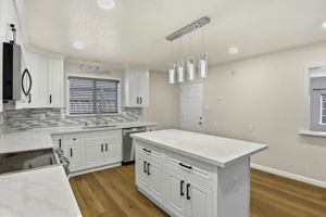 014_F8_215 Eastman St