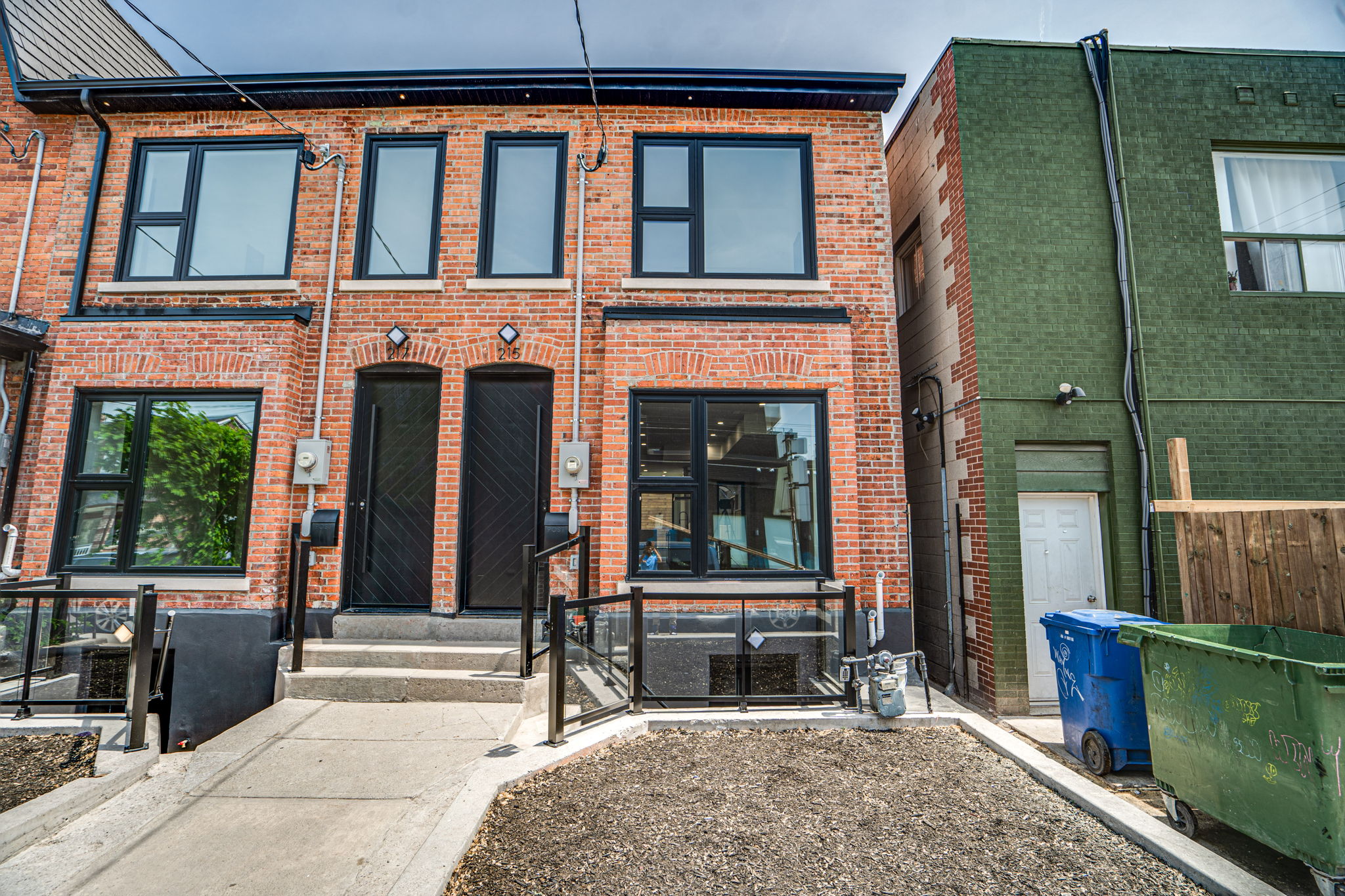 215 Euclid Ave Toronto, ON M6J 2K1