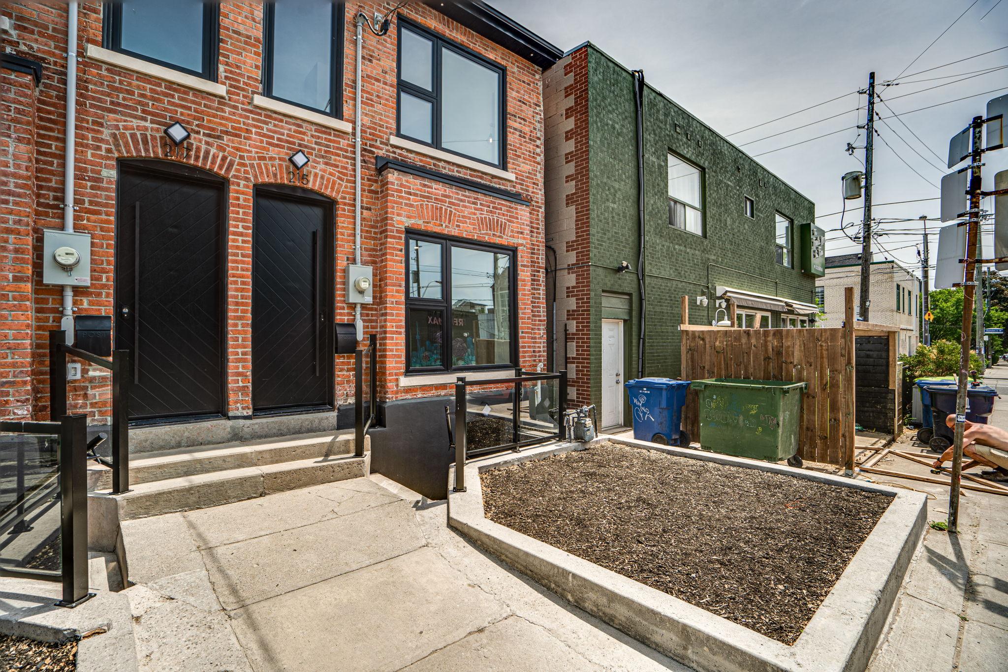 215 Euclid Ave Toronto, ON M6J 2K1