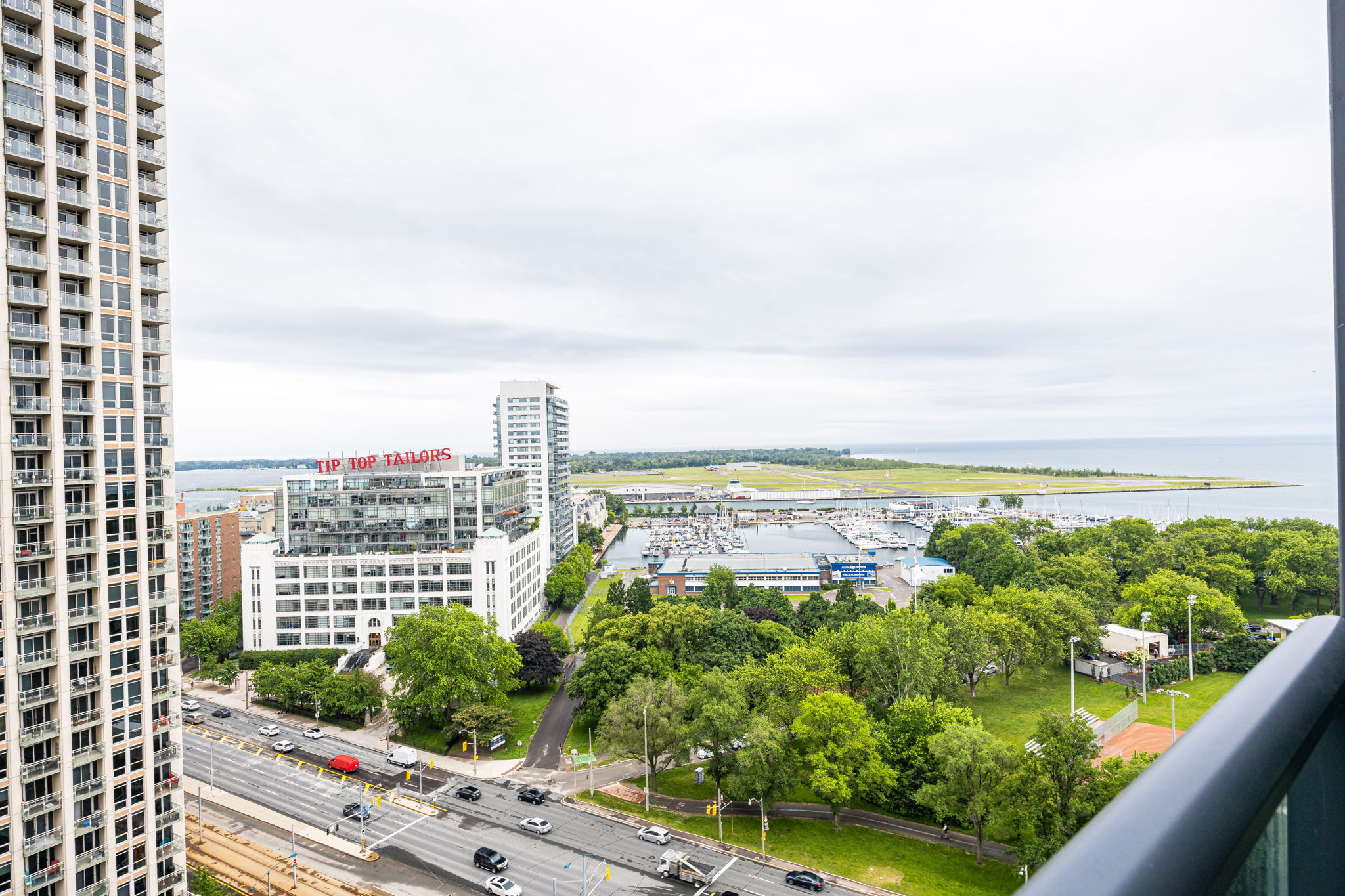 Toronto property showcase — delivered property photograph 34