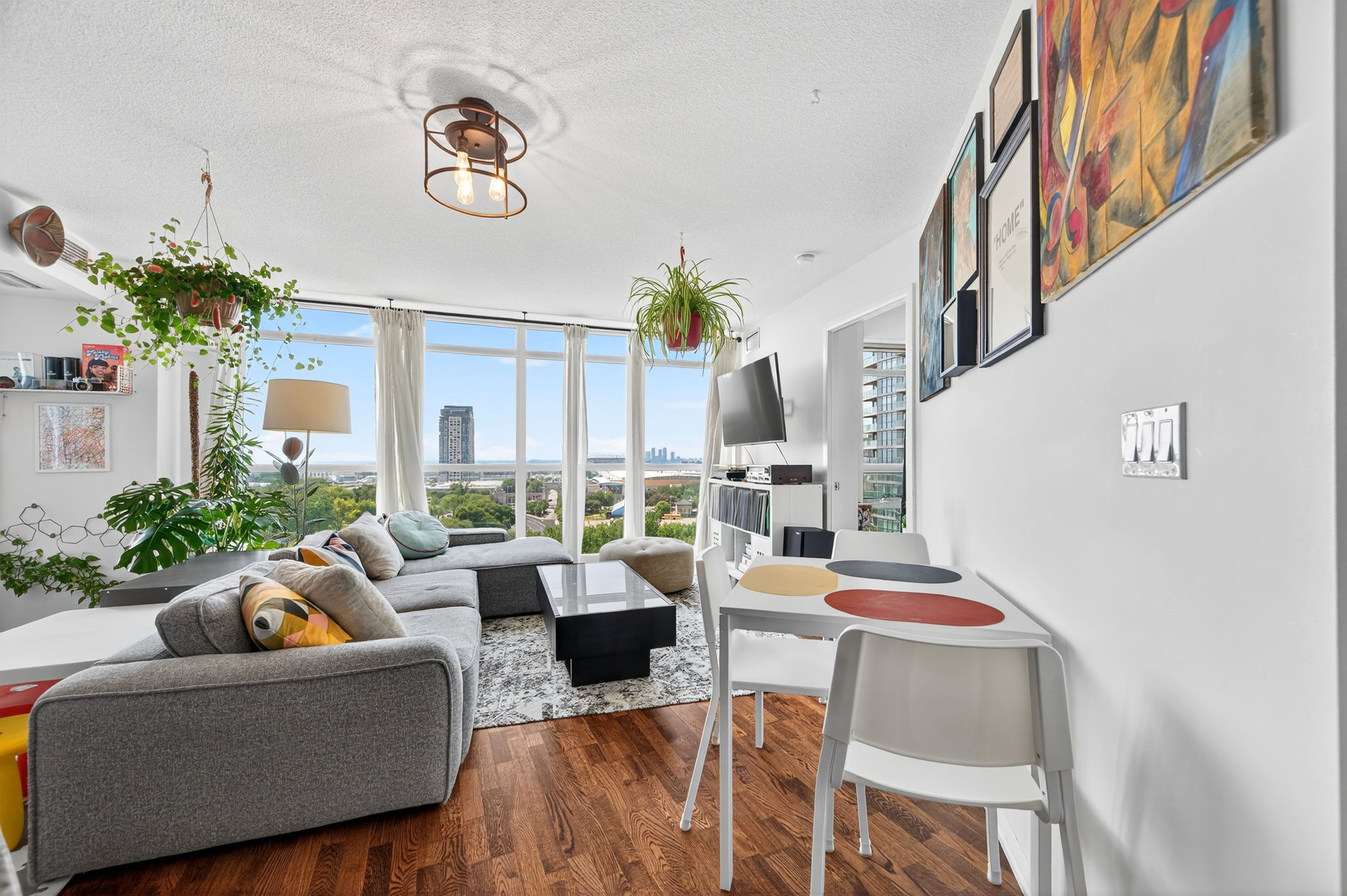 215 Fort York Blvd Unit 1405 Toronto, ON M5V 4A1