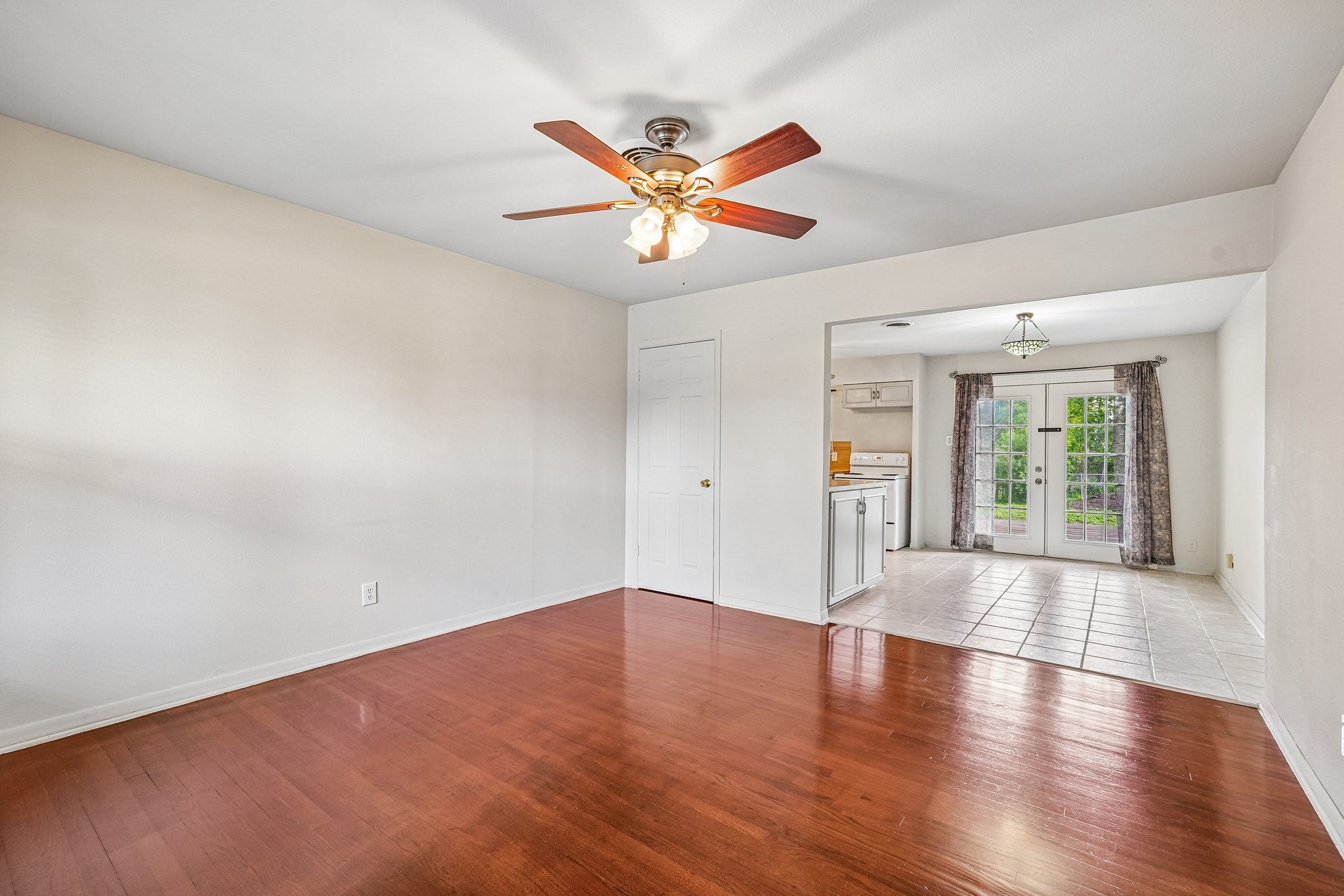 Hialeah Ave-S1605-007.jpg