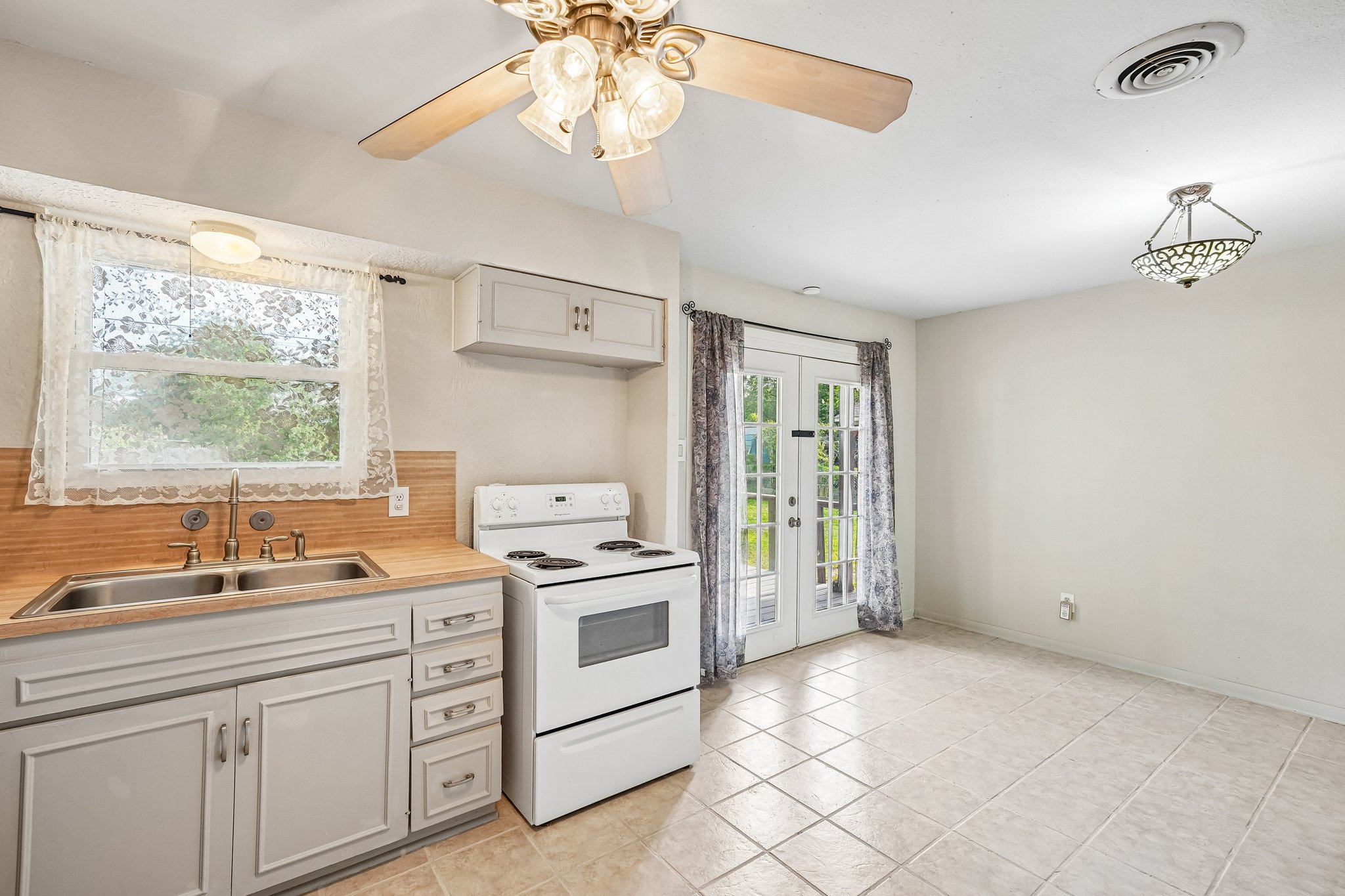 Hialeah Ave-S1605-012.jpg