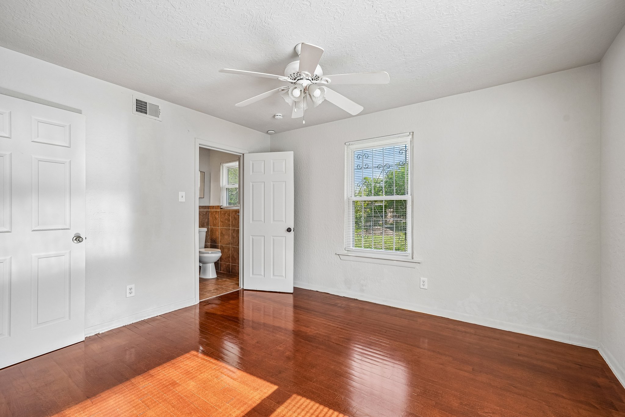 Hialeah Ave-S1605-025.jpg