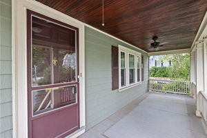 Front Porch/Entrance