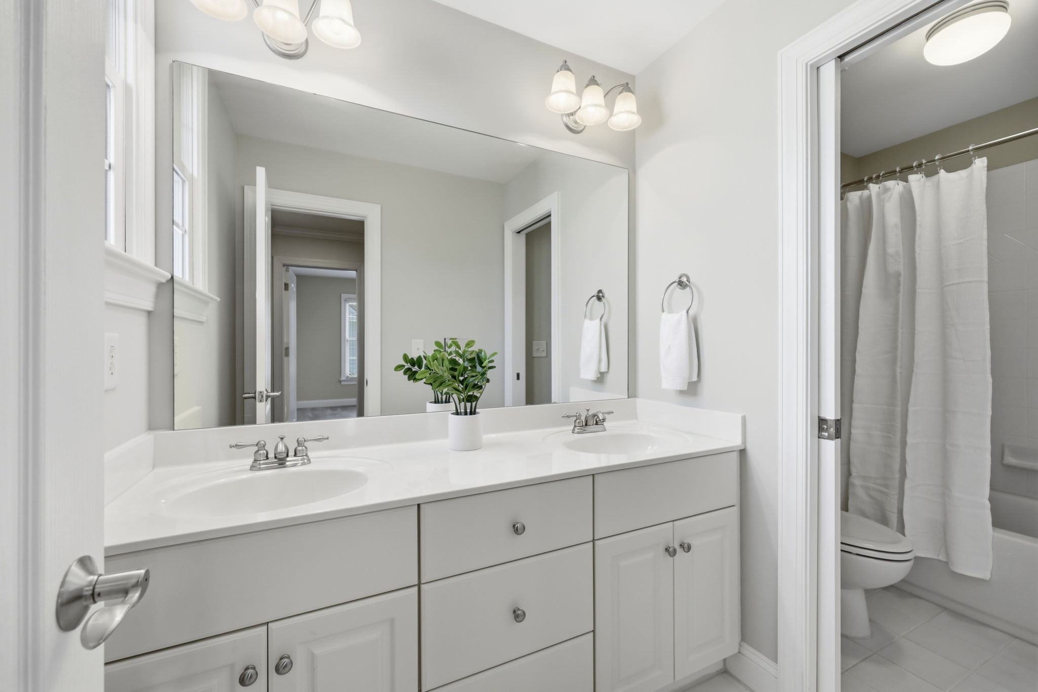 2nd Floor Hall Bathroom