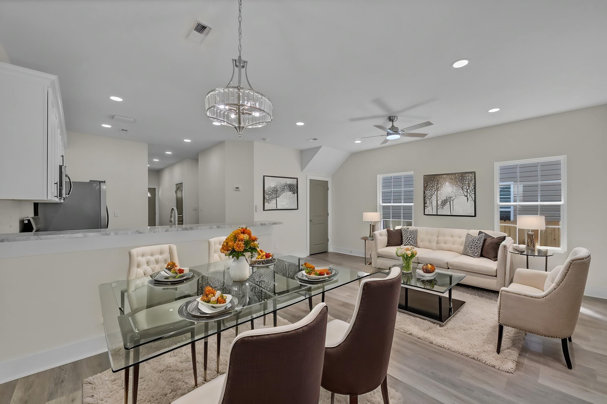 DSC_5380 virtually staged.jpeg